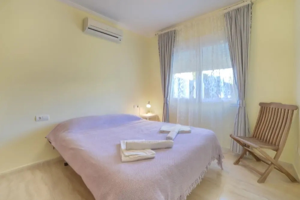 Bungalow - 3 Bedrooms with Pool and WiFi - 105003
