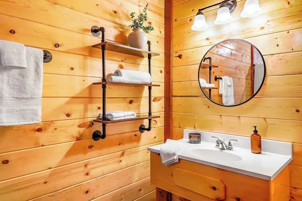 Daybreak by Avantstay Sleeps 18 Cabin + Pool/spa