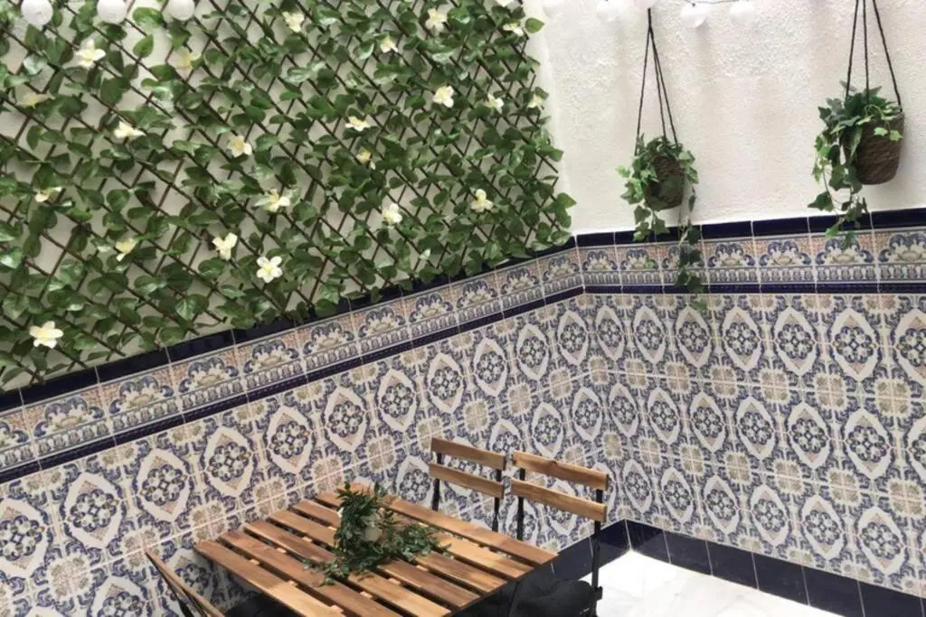 El patio de San Isidro by Gades Gestión