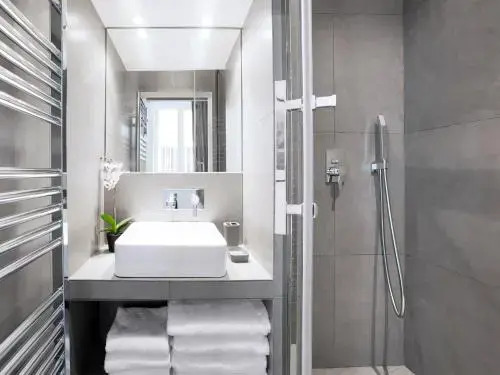 Quiet Apartment in the Center of Paris