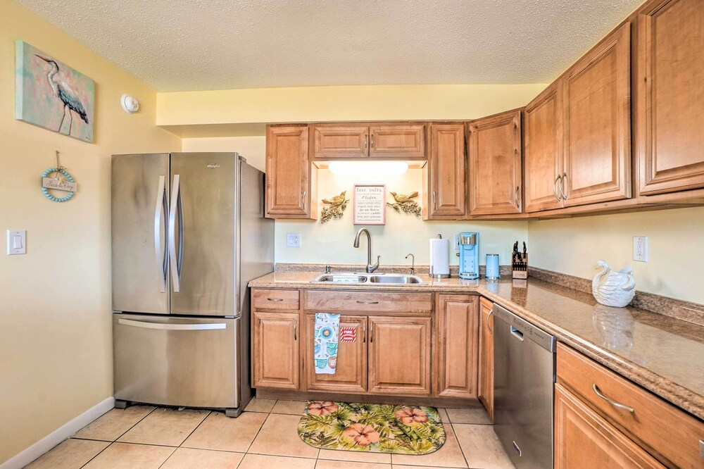 Pet-Friendly Dunedin Townhome w/ Private Yard