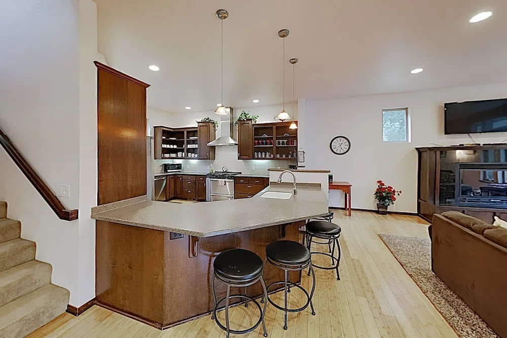 New Listing! Serenity Lake House On The Siltcoos 3 Bedroom Home