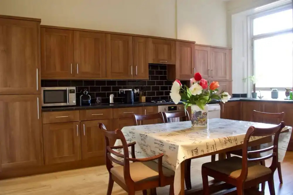 2 Bedroom City Centre Apartment Sleeps 4