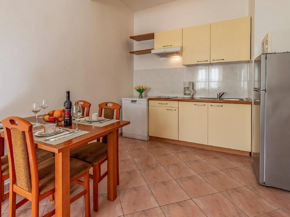 Lovely Apartment in Banjole near Beach & Town Center