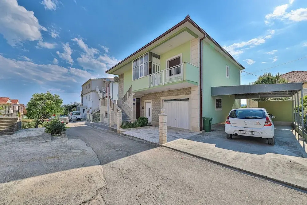 Apartment 3M