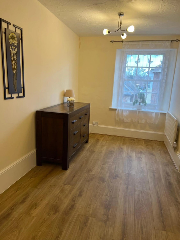 Stylish 2 Bedroom Apartment Yeovil Town Centre