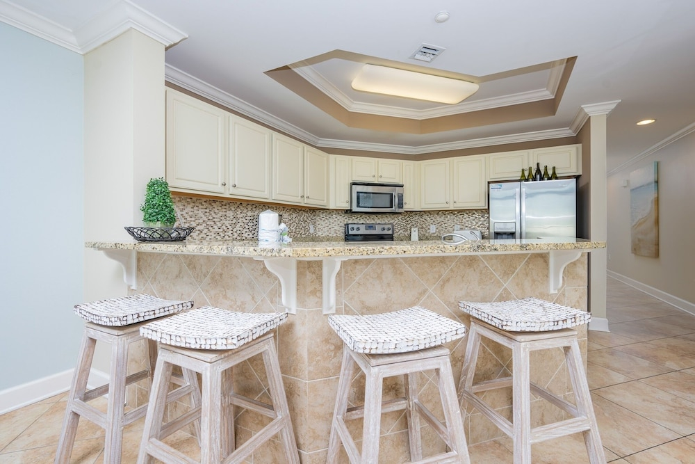 The Oasis 1208 Formerly Phoenix West Ii 1208 3 Bedroom Condo