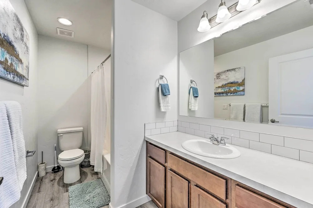Nampa Townhome ~ 18 Mi to Downtown Boise