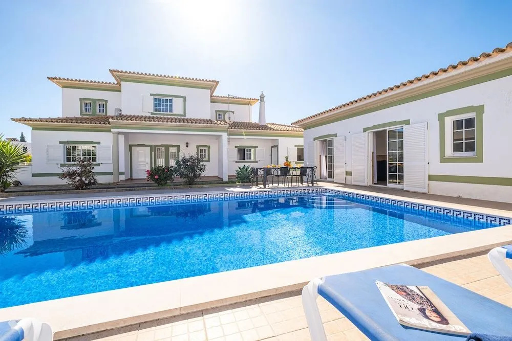 Villa Bahia - Moradia com piscina de água salgada em Albufeira