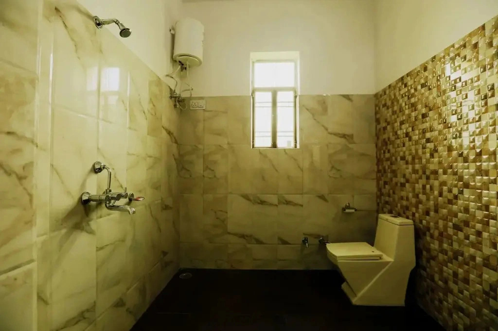 Serene private room with pool, 1.3 km from Pushkar Lake