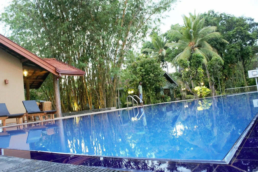Villa Shade