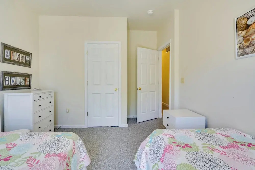 Sunny Ocean City Retreat ~ Qtr-mi to Beach!