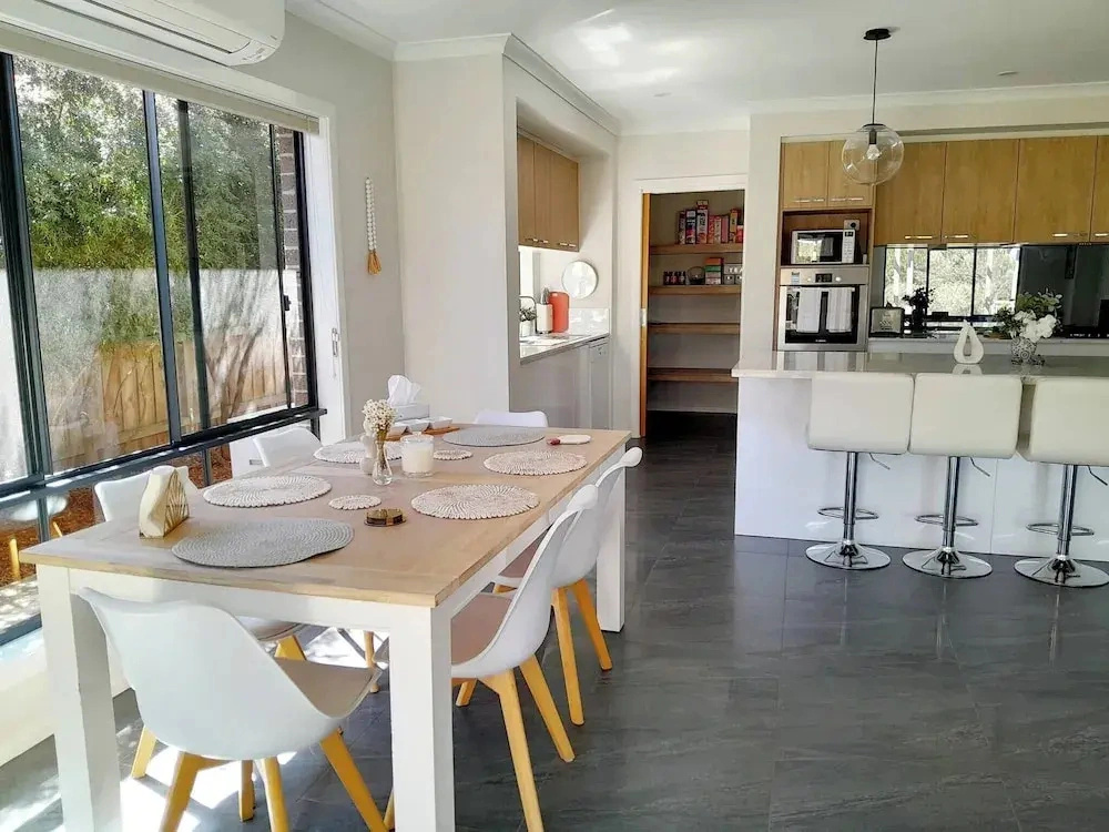 Modern Seaside Boho Incl Breakfast