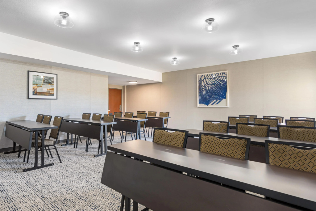 Best Western Plus Fresno Airport Hotel