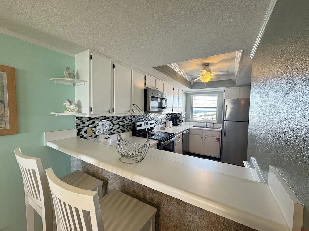 451 El Matador 2 Bedroom Condo by RedAwning