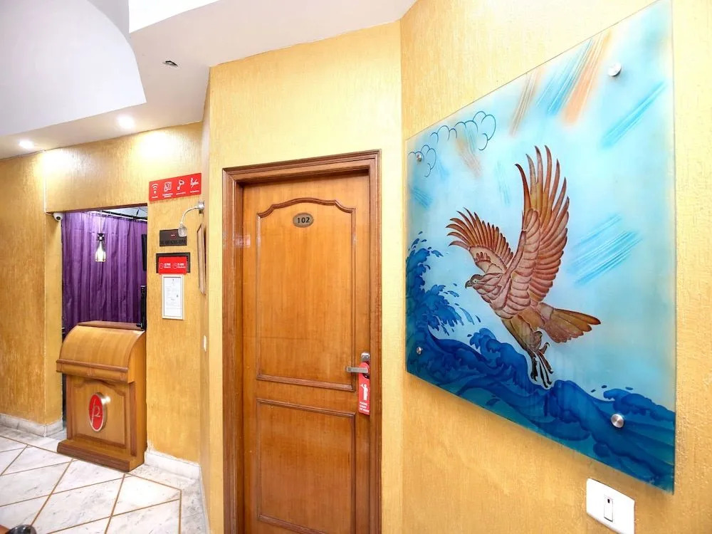OYO 16376 Hotel Paras