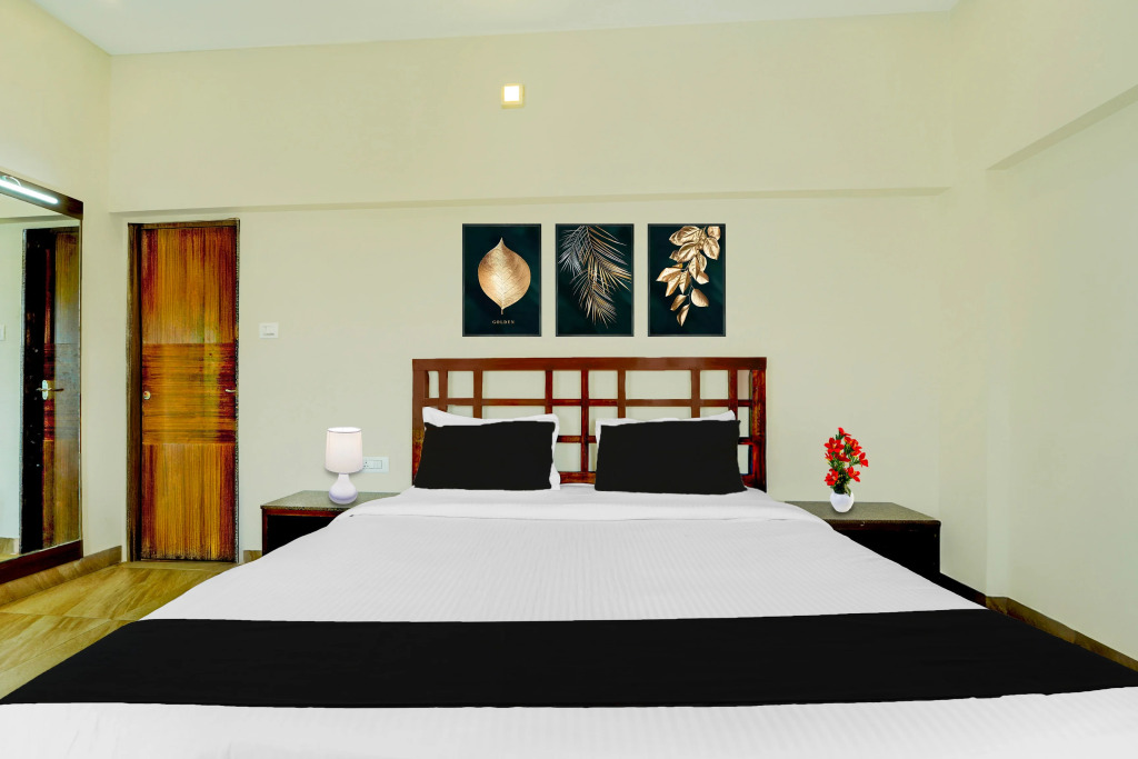 OYO 79915 SRJs Thaneesh Residency