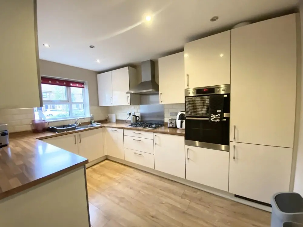 Thepropertyfocus - Spacious Modern House