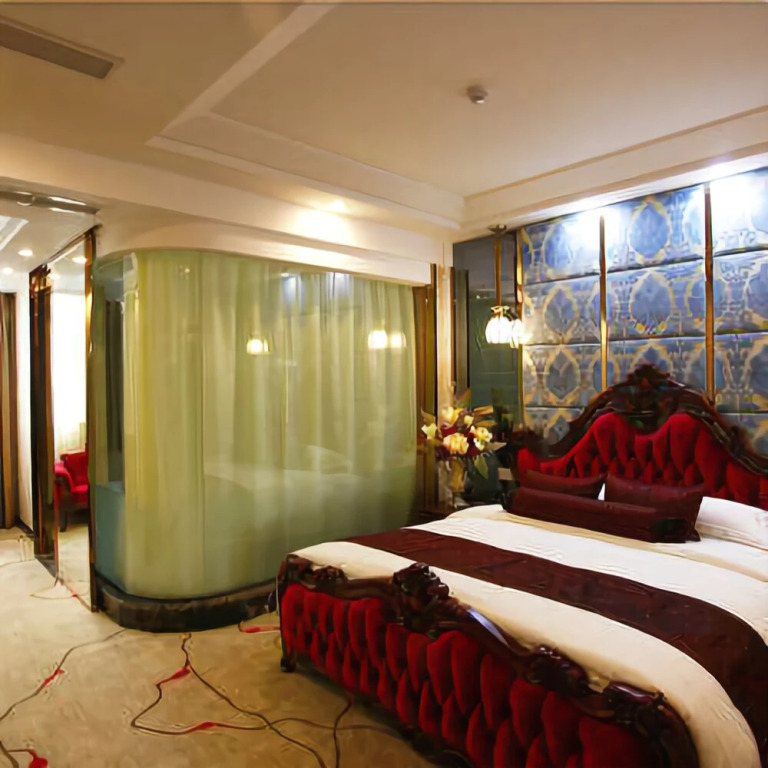 Golden Cube Grand Hotel