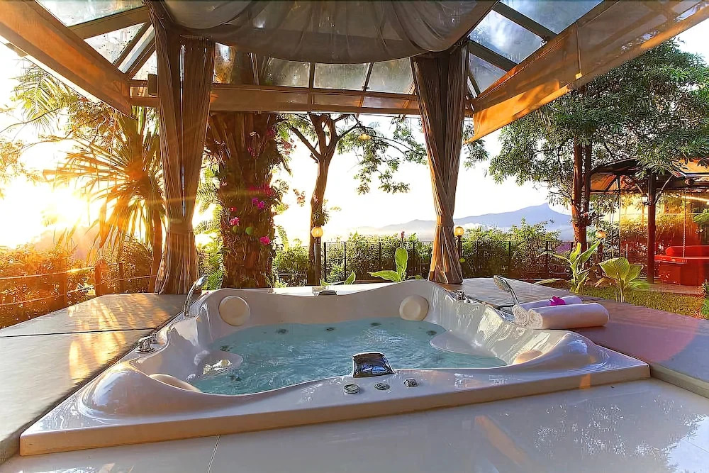 Krabi Sunset Hill Villa