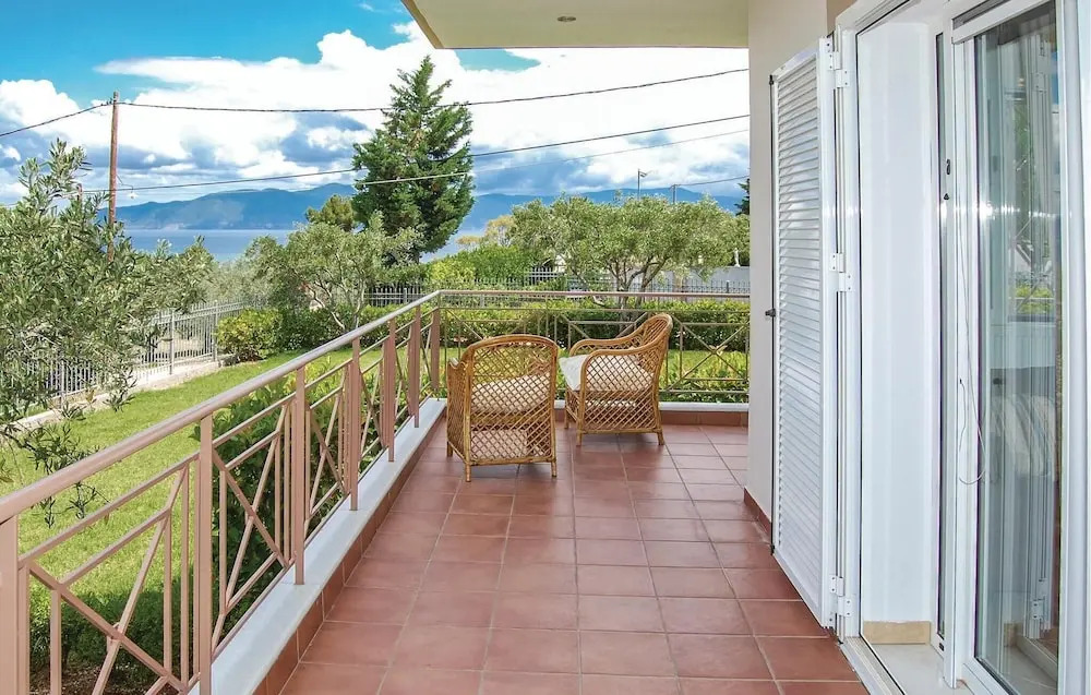 Two-Bedroom Holiday Home In Livanates
