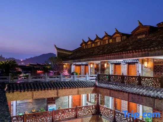 Fenghuang Ancient Town Boutique Hotel