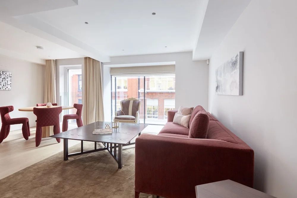 Lovely Mayfair Suites by Sonder