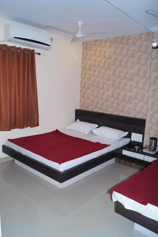Shree Akshar Restaurant and Hotel