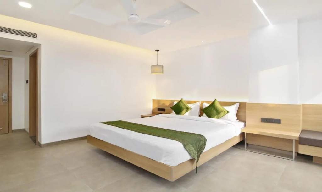 Treebo City Inn, Satara