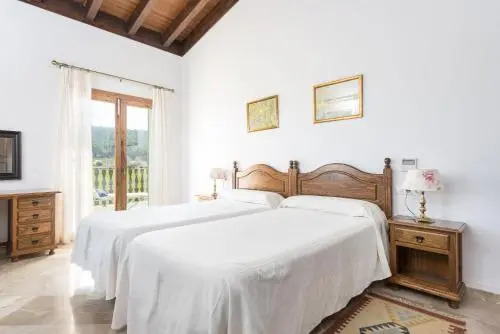 Villa El Palmeral Casa con piscina en Petra