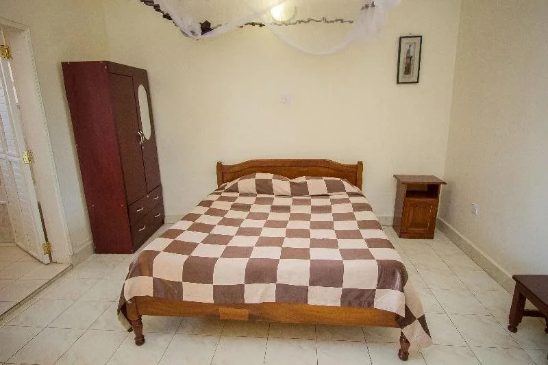 Golden Tripod Hotel