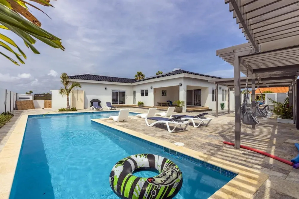New 3BR 2BA With Huge Pool and Outdoor Area BBQ