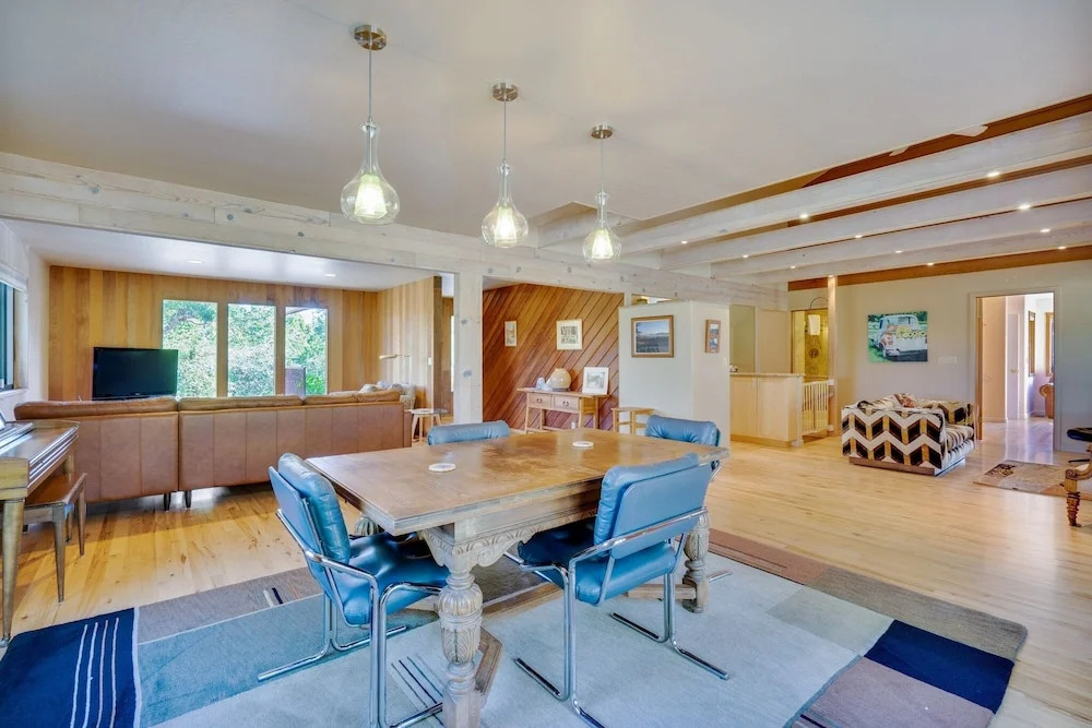 Healdsburg Home With Magnificent Vineyard View 2 Bedroom Home by RedAwning