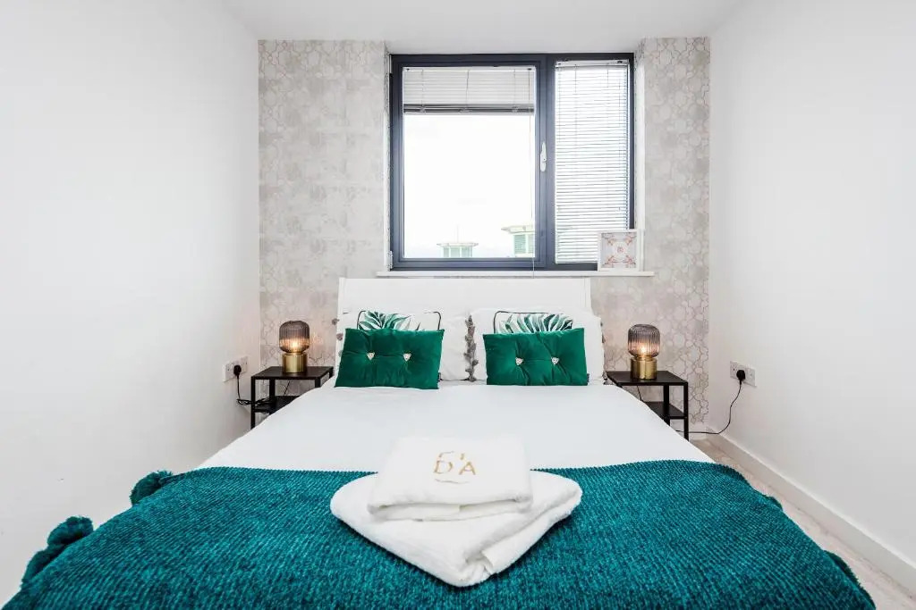 2-bed Apartment Near Basildon Train Station