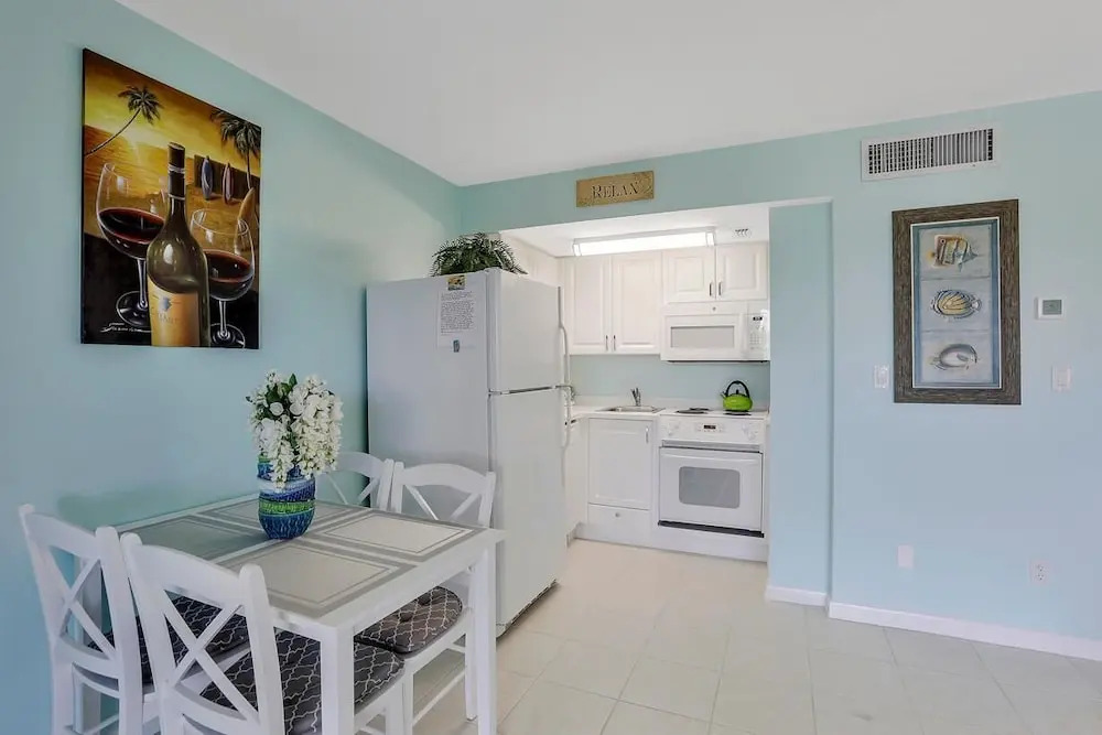 Breezy Condo With Deluxe Pool and Private Beach Access