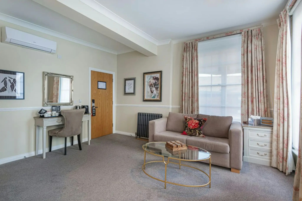 The White Horse Hotel, Romsey, Hampshire - The Coaching Inn Group