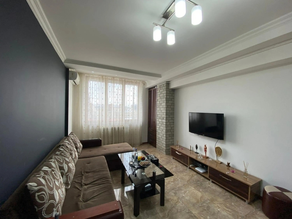 Eznik Koghbatsi- Amiryan crossroads 1 bedroom Newly Renovated apartment KO200