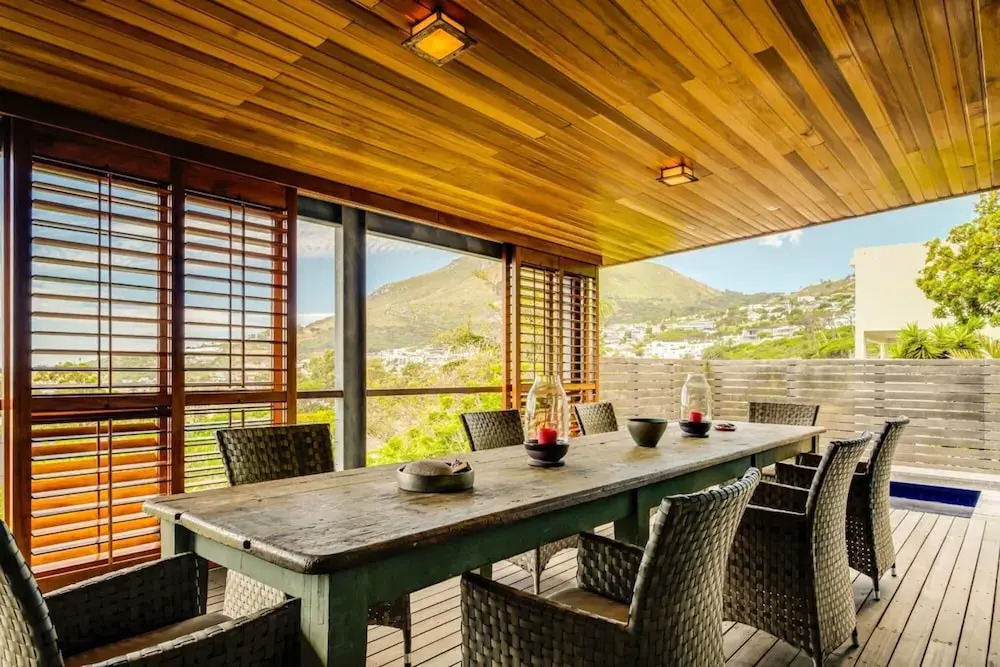 Spacious Apartment With Pool in Camps Bay