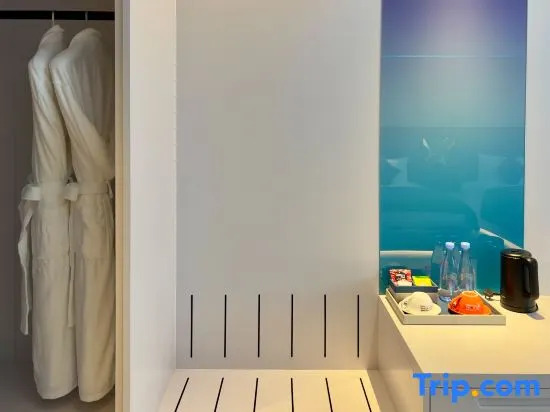 Xiamen X Future Hotel (Huandao Road Zengcuo'an)