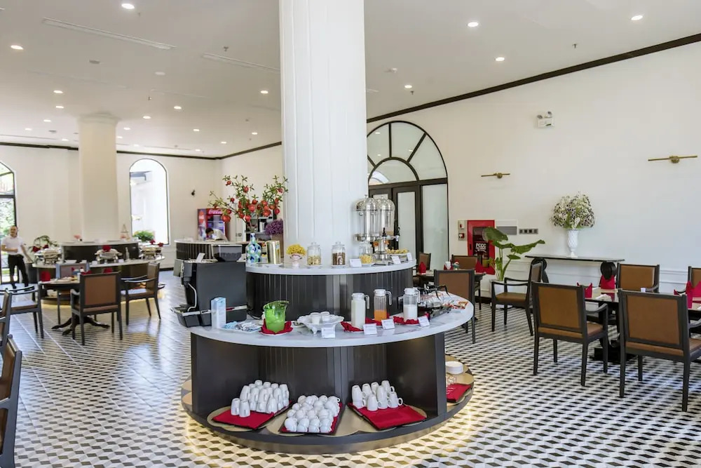 Robin Hotel