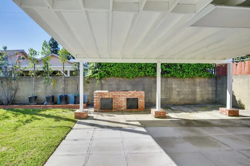 Home Between Los Angeles & Disney! Patio, Yard