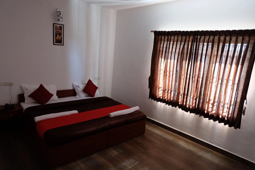 Rosepark Residency- Opposite Rosegarden