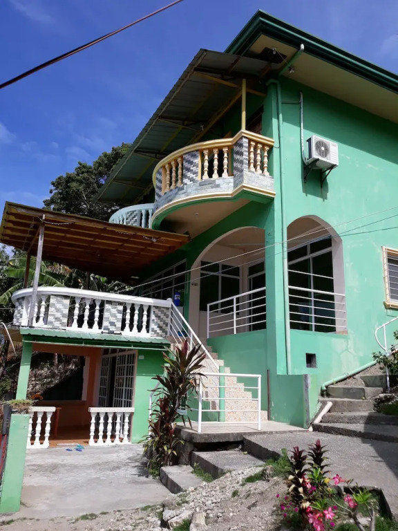 Grace Hotel & Dive