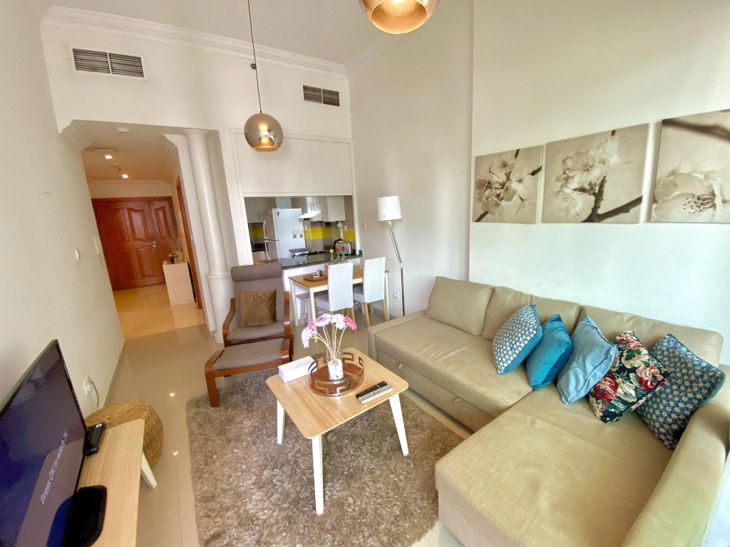 Close to Beach Near Metro 1 BR Dubai Marina Apartments
