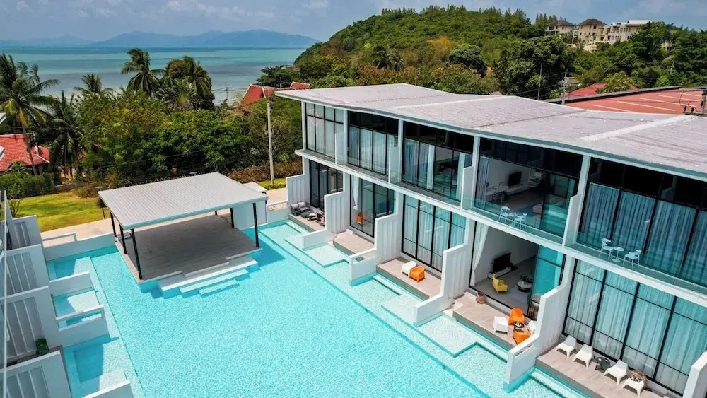 Pool Access Massive Townhouse