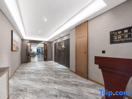 Lanou International Hotel, Artux People's Square