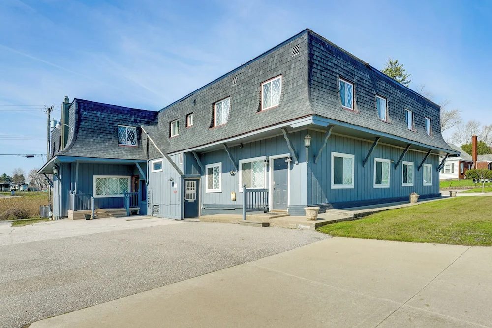Explore Port Huron! Cozy Condo w/ Creek Views