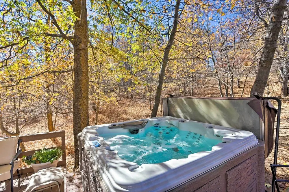 Lake Arrowhead Studio Near Hiking w/ Hot Tub