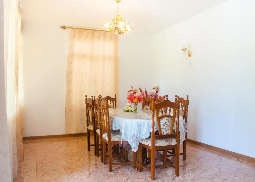 La Caverna House
