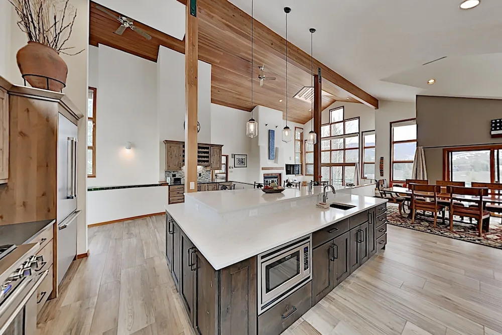 Keystone Ranch W/ Hot Tub, Sauna & Chefs Kitchen 4 Bedroom Home